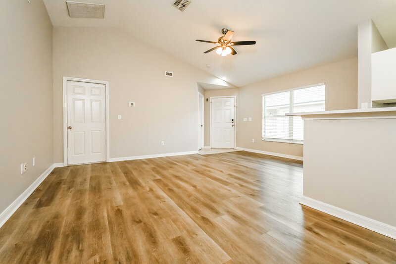 2,035/Mo, 6127 Skylarkcrest Dr Lithia, FL 33547 Living Room View 2