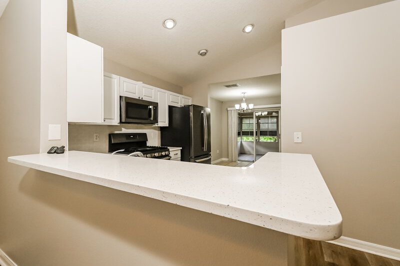 2,035/Mo, 6127 Skylarkcrest Dr Lithia, FL 33547 Kitchen View
