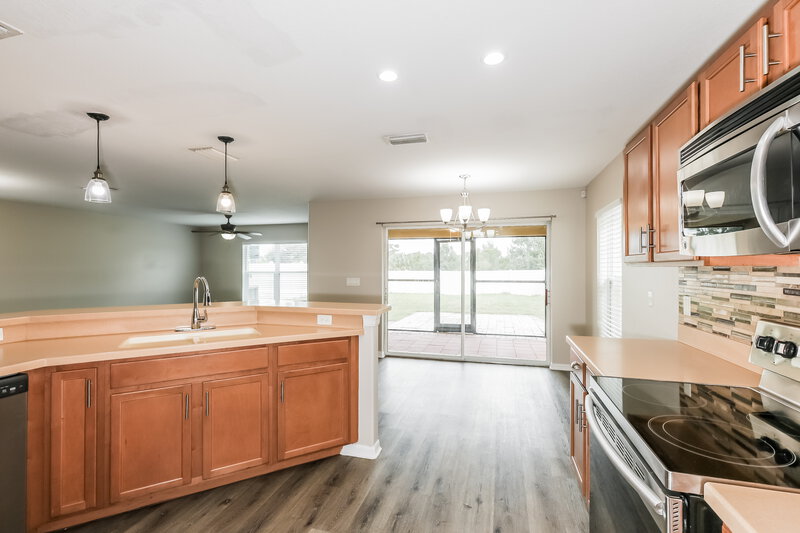 2,030/Mo, 7304 Lumber Port Dr Ruskin, FL 33573 Kitchen View 2