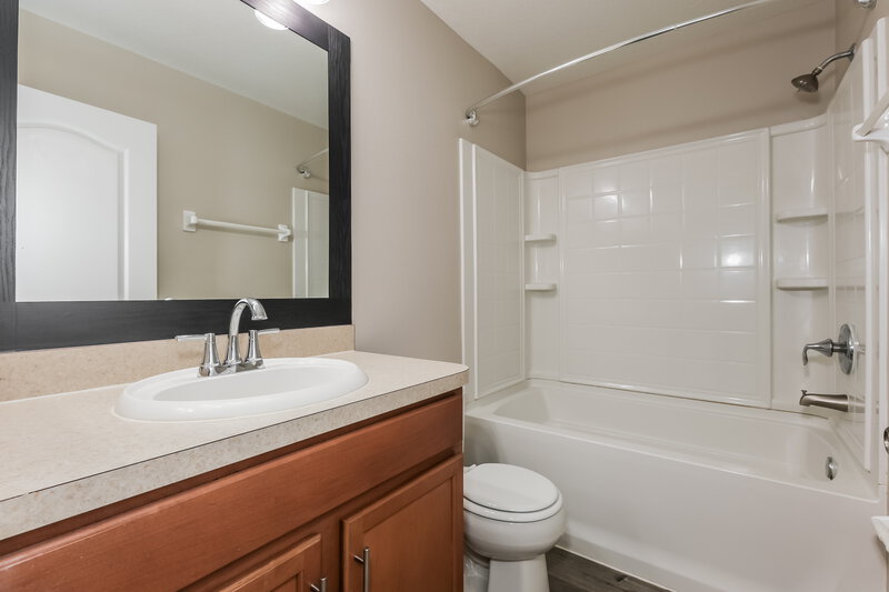 2,030/Mo, 7304 Lumber Port Dr Ruskin, FL 33573 Bathroom View