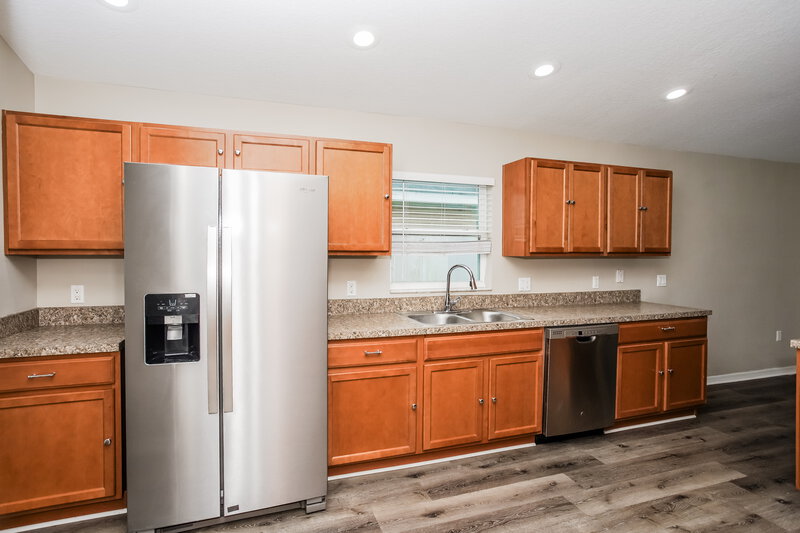 2,360/Mo, 1201 Sheridan Bay Dr Ruskin, FL 33570 Kitchen View 2