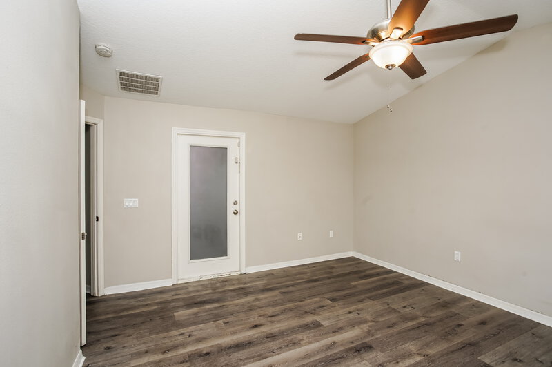 2,360/Mo, 1201 Sheridan Bay Dr Ruskin, FL 33570 Main Bedroom View