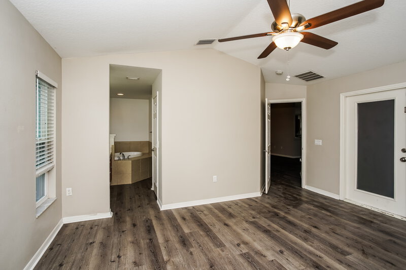 2,360/Mo, 1201 Sheridan Bay Dr Ruskin, FL 33570 Main Bedroom View 2