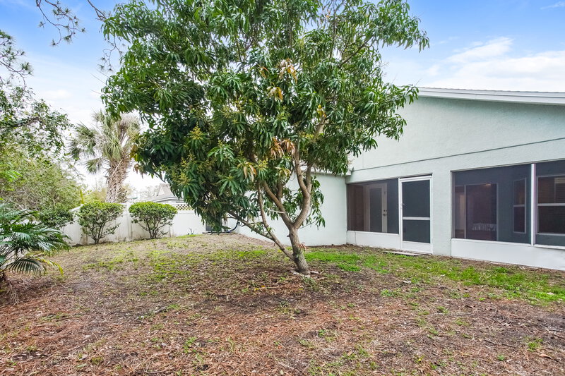 2,360/Mo, 1201 Sheridan Bay Dr Ruskin, FL 33570 Rear View