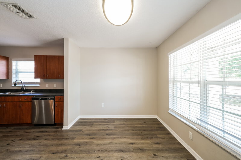 1,930/Mo, 1407 21st St SE Ruskin, FL 33570 Dining Room View
