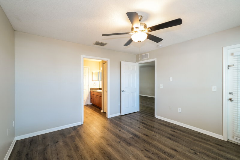 1,930/Mo, 1407 21st St SE Ruskin, FL 33570 Main Bedroom View 2