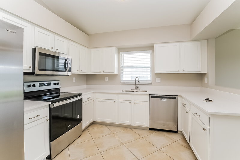 2,595/Mo, 1404 Lakehurst Way Brandon, FL 33511 Kitchen View