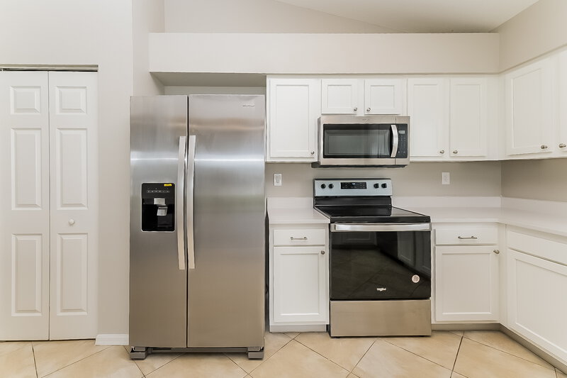 2,595/Mo, 1404 Lakehurst Way Brandon, FL 33511 Kitchen View 2