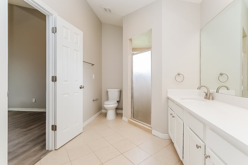 2,595/Mo, 1404 Lakehurst Way Brandon, FL 33511 Main Bathroom View