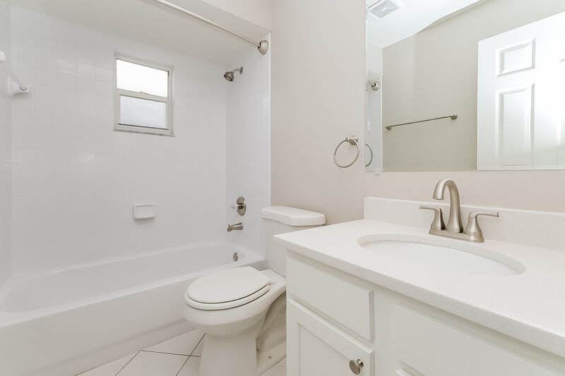 2,595/Mo, 1404 Lakehurst Way Brandon, FL 33511 Bathroom View