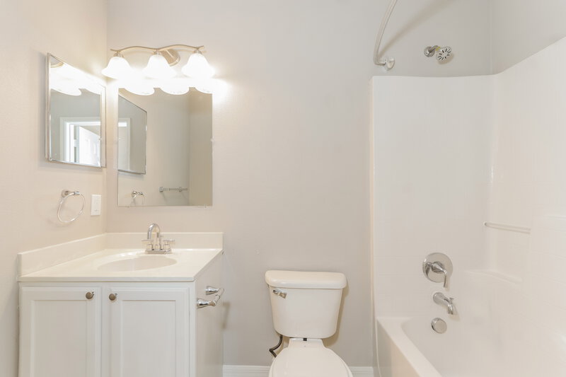2,310/Mo, 30338 Rattana Ct Wesley Chapel, FL 33545 Main Bathroom View