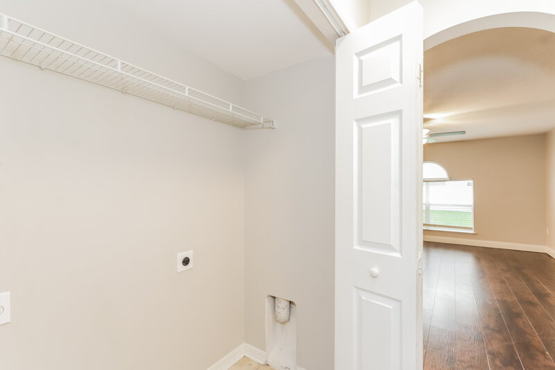 2,310/Mo, 30338 Rattana Ct Wesley Chapel, FL 33545 Main Bathroom View 2