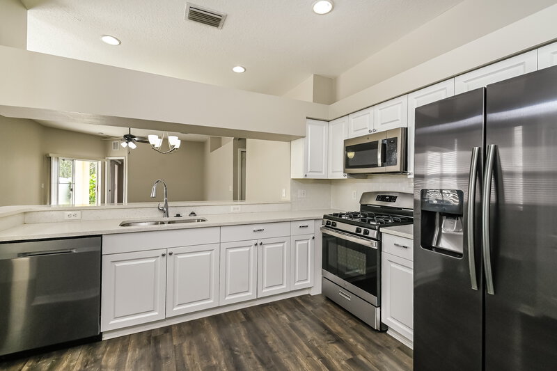 1,960/Mo, 6154 Kiteridge Dr Lithia, FL 33547 Kitchen View 2