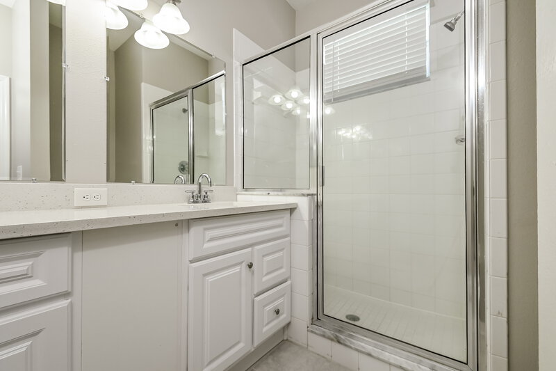 1,960/Mo, 6154 Kiteridge Dr Lithia, FL 33547 Main Bathroom View