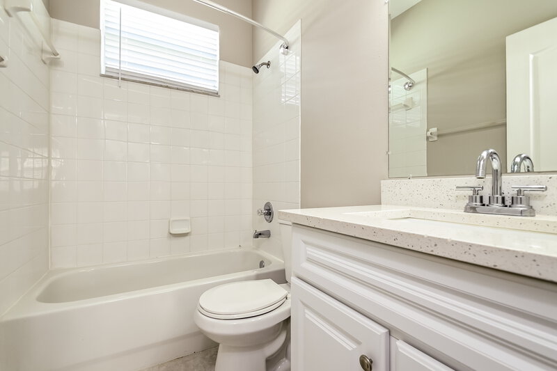 1,960/Mo, 6154 Kiteridge Dr Lithia, FL 33547 Bathroom View