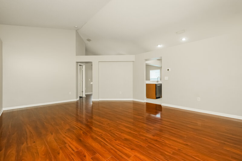 1,940/Mo, 905 15th St NE Ruskin, FL 33570 Living Room View