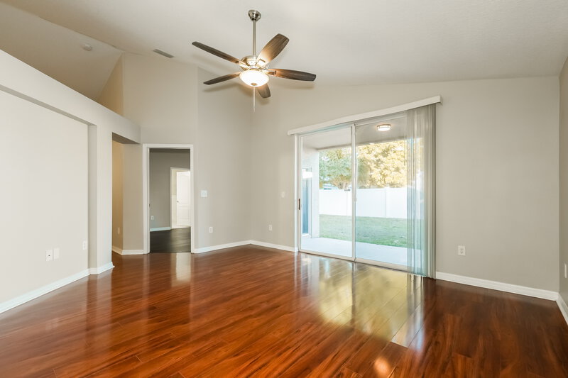 1,940/Mo, 905 15th St NE Ruskin, FL 33570 Family Room View