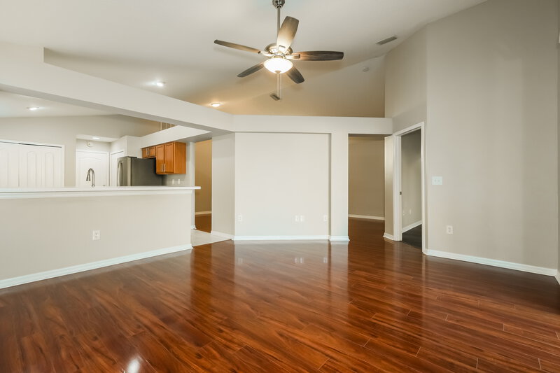 1,940/Mo, 905 15th St NE Ruskin, FL 33570 Family Room View 2