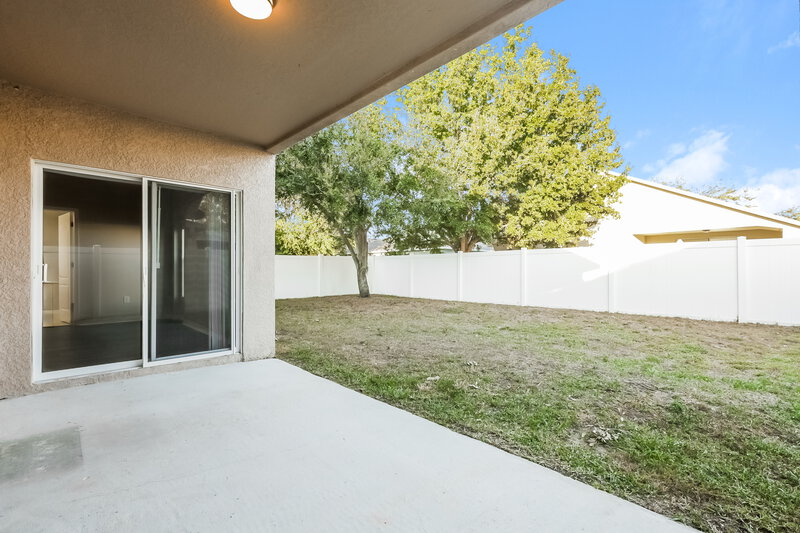 1,940/Mo, 905 15th St NE Ruskin, FL 33570 Patio View