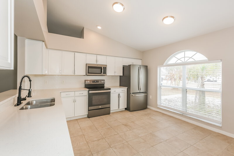 2,140/Mo, 10603 Deepbrook Dr Riverview, FL 33569 Kitchen View