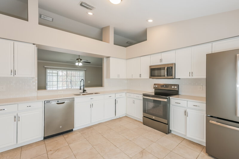 2,140/Mo, 10603 Deepbrook Dr Riverview, FL 33569 Kitchen View 2