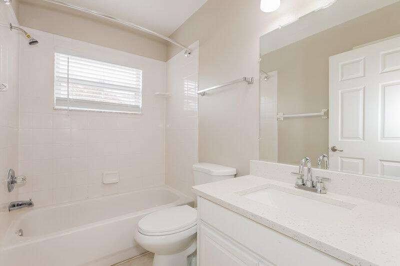 2,140/Mo, 10603 Deepbrook Dr Riverview, FL 33569 Bathroom View