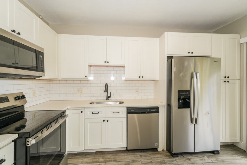 2,460/Mo, 18034 Birdwater Dr Tampa, FL 33647 Kitchen View