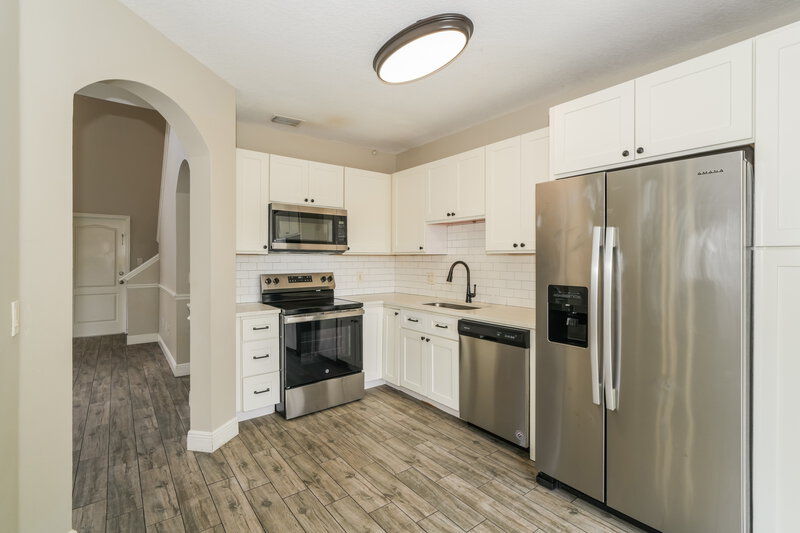 2,460/Mo, 18034 Birdwater Dr Tampa, FL 33647 Kitchen View 2