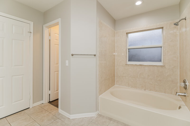 2,505/Mo, 2412 Cattleman Dr Brandon, FL 33511 Master Bathroom View