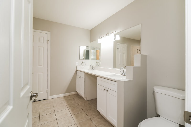2,505/Mo, 2412 Cattleman Dr Brandon, FL 33511 Master Bathroom View 2