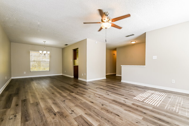 2,255/Mo, 510 Oak Creek Dr Brandon, FL 33511 Living Room View 2