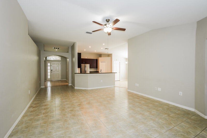 2,470/Mo, 423 Fern Gulley Dr Seffner, FL 33584 Living Room View 2