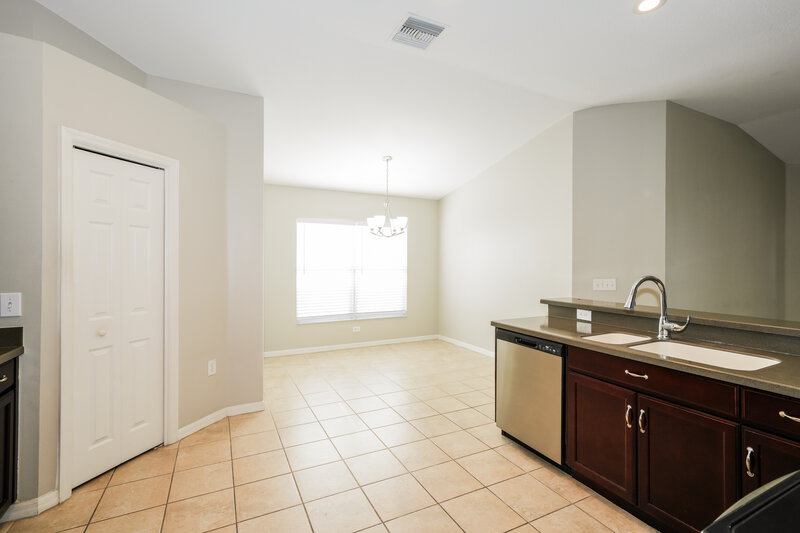 2,470/Mo, 423 Fern Gulley Dr Seffner, FL 33584 Breakfast Nook View