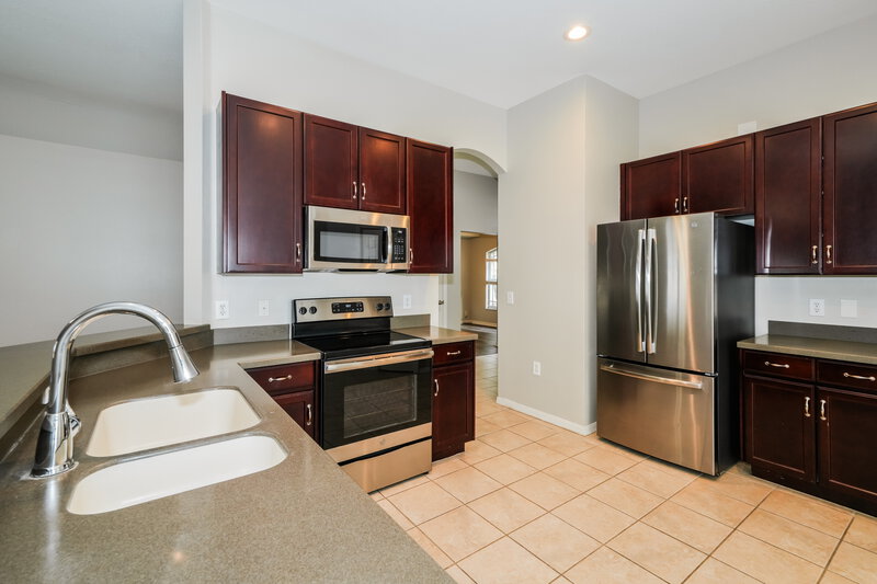 2,470/Mo, 423 Fern Gulley Dr Seffner, FL 33584 Kitchen View 2