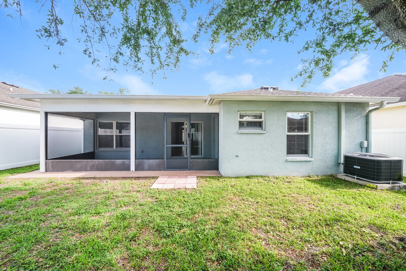 2,470/Mo, 423 Fern Gulley Dr Seffner, FL 33584 Rear View