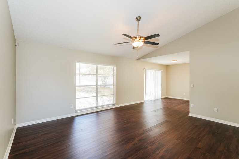 4,200/Mo, 1670 Palm Leaf Dr Brandon, FL 33510 Living Room View