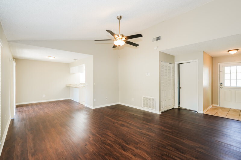 4,200/Mo, 1670 Palm Leaf Dr Brandon, FL 33510 Living Room View 3
