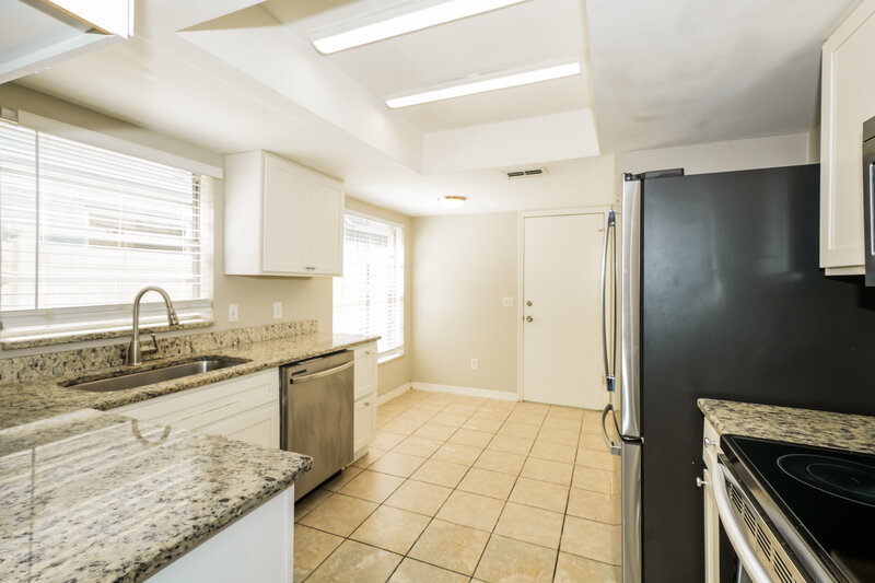 4,200/Mo, 1670 Palm Leaf Dr Brandon, FL 33510 Kitchen View