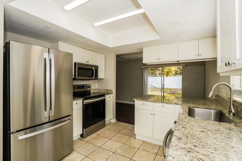 4,200/Mo, 1670 Palm Leaf Dr Brandon, FL 33510 Kitchen View 3