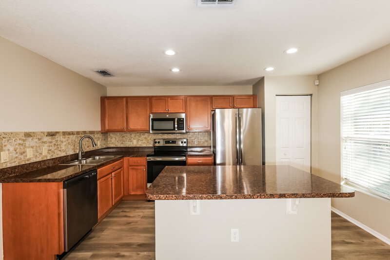 1,885/Mo, 4326 Fieldview Cir Wesley Chapel, FL 33545 Kitchen View