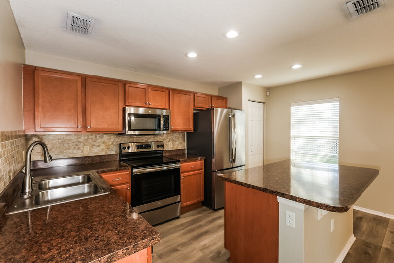 1,885/Mo, 4326 Fieldview Cir Wesley Chapel, FL 33545 Kitchen View 3