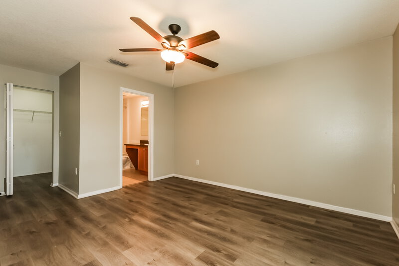 1,885/Mo, 4326 Fieldview Cir Wesley Chapel, FL 33545 Main Bedroom View 2