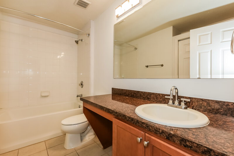 1,885/Mo, 4326 Fieldview Cir Wesley Chapel, FL 33545 Main Bathroom View