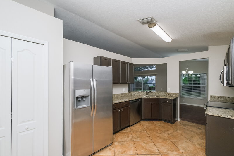 2,070/Mo, 10641 Egret Haven Ln Riverview, FL 33578 Kitchen View