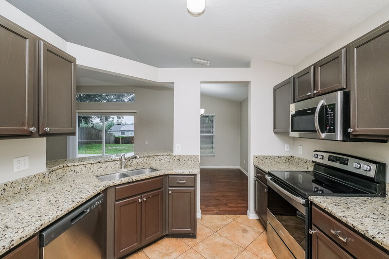2,070/Mo, 10641 Egret Haven Ln Riverview, FL 33578 Kitchen View 2