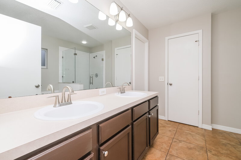 2,070/Mo, 10641 Egret Haven Ln Riverview, FL 33578 Main Bathroom View