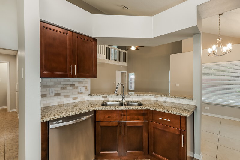 2,545/Mo, 1443 Scotch Pine Dr Brandon, FL 33511 Kitchen View