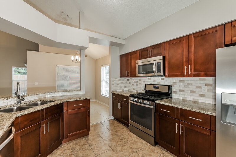 2,545/Mo, 1443 Scotch Pine Dr Brandon, FL 33511 Kitchen View 2