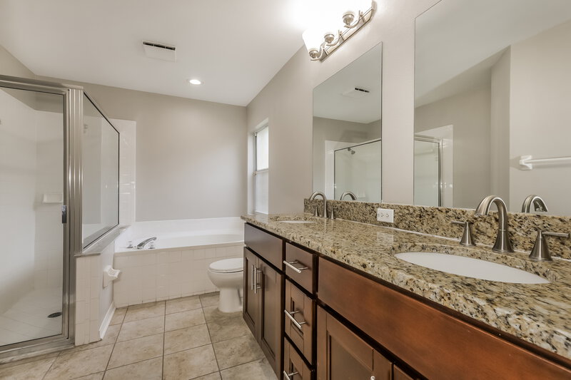 2,545/Mo, 1443 Scotch Pine Dr Brandon, FL 33511 Main Bathroom View