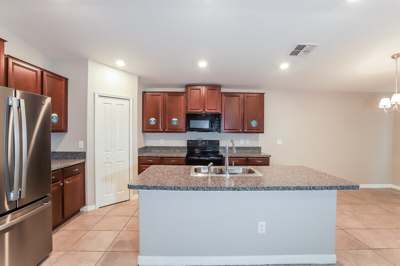 2,225/Mo, 10260 Strawberry Tetra Dr Riverview, FL 33578 Kitchen View